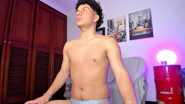 Snapshot of Curlblue chatting on 03-18-25, 04:15 Curlblue online show from 03-18-25, 04:15