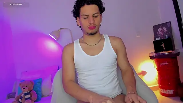 Snapshot of Curlblue chatting on 09-29-25, 04:06 Curlblue online show from 09-29-25, 04:06