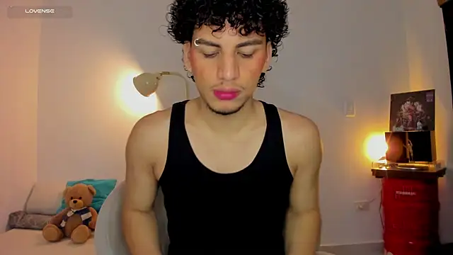 Snapshot of Curlblue chatting on 09-30-25, 04:06 Curlblue online show from 09-30-25, 04:06