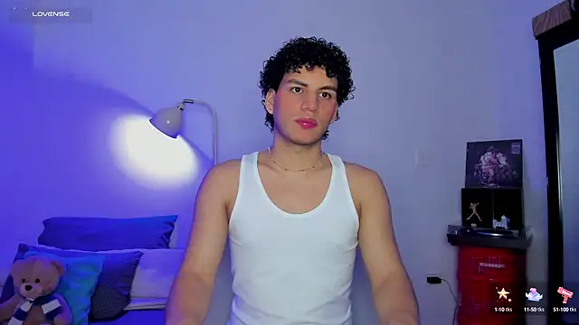 Snapshot of Curlblue chatting on 10-15-25, 05:29 Curlblue online show from 10-15-25, 05:29