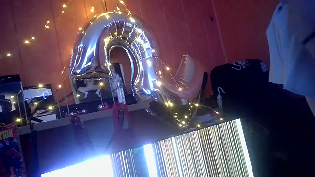 Lia Y PatrickX online show from 12-22-24, 08:36