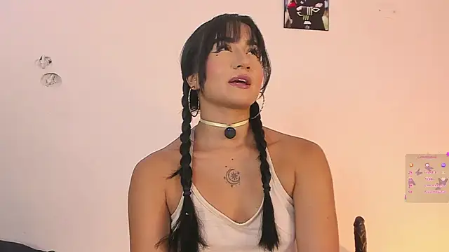 Snapshot of Maggie_1 chatting on 11-18-25, 11:15 Maggie 1 online show from 11-18-25, 11:15