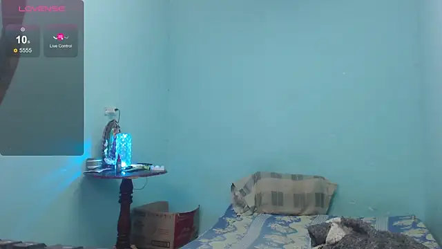 Snapshot of Aleja_Nauthy chatting on 02-15-25, 11:36 Aleja Nauthy online show from 02-15-25, 11:36