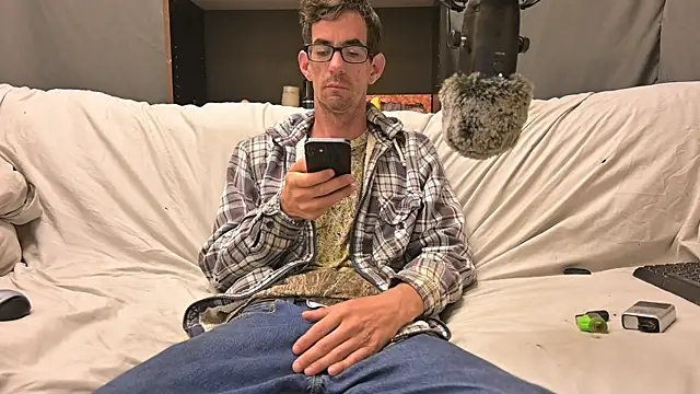 Snapshot of joeiandola chatting on 10-31-25, 05:47 joeiandola online show from 10-31-25, 05:47