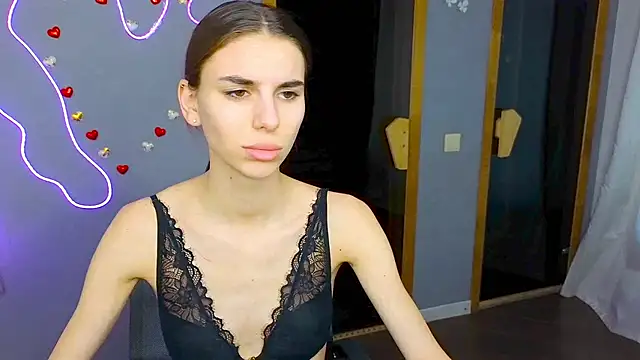 Snapshot of EmmyGreans chatting on 02-13-25, 12:43 EmmyGreans online show from 02-13-25, 12:43