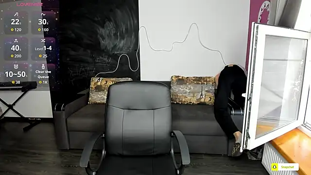 Snapshot of EmmyGreans chatting on 09-22-25, 12:18 EmmyGreans online show from 09-22-25, 12:18