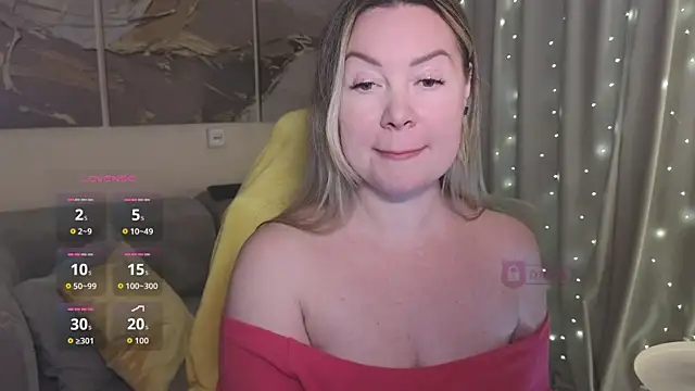 Snapshot of ElleCherry chatting on 09-26-25, 04:44 ElleCherry online show from 09-26-25, 04:44