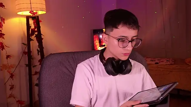 Snapshot of Mr_evan1 chatting on 12-13-24, 11:55 Mr evan1 online show from 12-13-24, 11:55