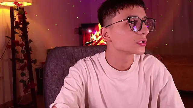 Snapshot of Mr_evan1 chatting on 12-14-24, 12:12 Mr evan1 online show from 12-14-24, 12:12