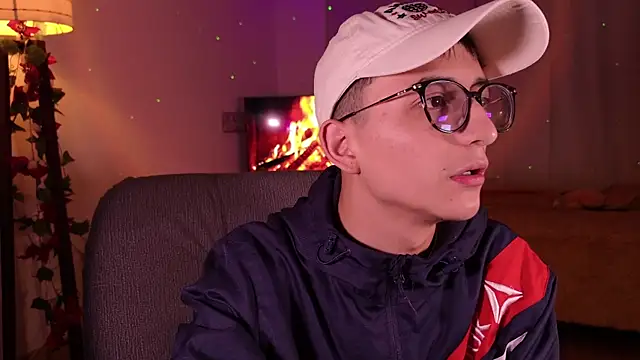 Snapshot of Mr_evan1 chatting on 12-15-24, 01:32 Mr evan1 online show from 12-15-24, 01:32