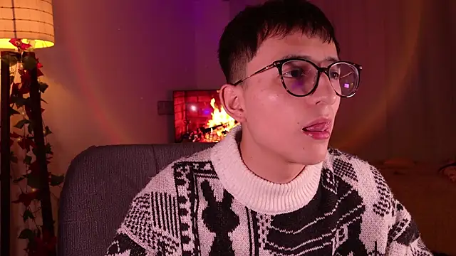 Snapshot of Mr_evan1 chatting on 12-17-24, 12:43 Mr evan1 online show from 12-17-24, 12:43