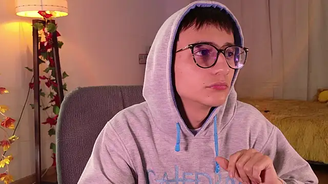 Snapshot of Mr_evan1 chatting on 12-19-24, 03:19 Mr evan1 online show from 12-19-24, 03:19