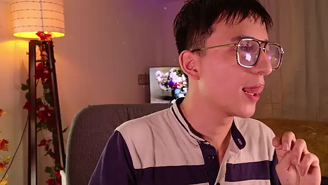 Snapshot of Mr_evan1 chatting on 12-28-24, 02:32 Mr evan1 online show from 12-28-24, 02:32