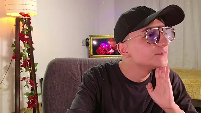 Snapshot of Mr_evan1 chatting on 01-11-25, 01:11 Mr evan1 online show from 01-11-25, 01:11