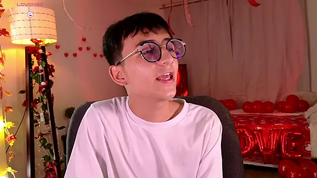 Snapshot of Mr_evan1 chatting on 02-14-25, 03:05 Mr evan1 online show from 02-14-25, 03:05