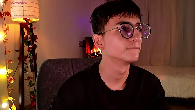 Snapshot of Mr_evan1 chatting on 02-19-25, 02:23 Mr evan1 online show from 02-19-25, 02:23