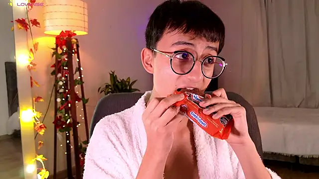 Snapshot of Mr_evan1 chatting on 02-24-25, 03:42 Mr evan1 online show from 02-24-25, 03:42