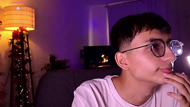 Snapshot of Mr_evan1 chatting on 03-02-25, 05:14 Mr evan1 online show from 03-02-25, 05:14