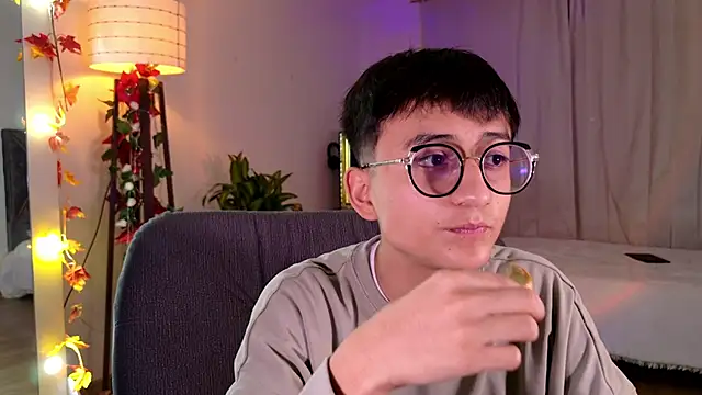 Snapshot of Mr_evan1 chatting on 03-03-25, 02:37 Mr evan1 online show from 03-03-25, 02:37