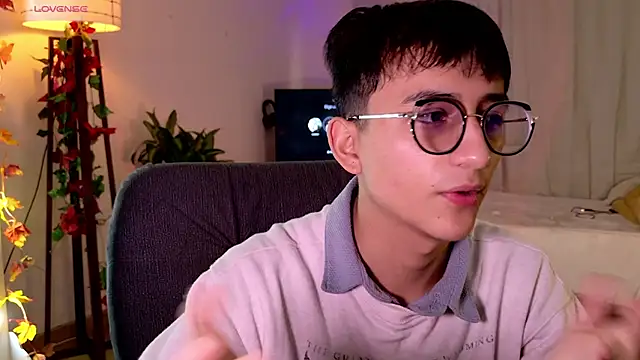 Snapshot of Mr_evan1 chatting on 03-13-25, 03:39 Mr evan1 online show from 03-13-25, 03:39