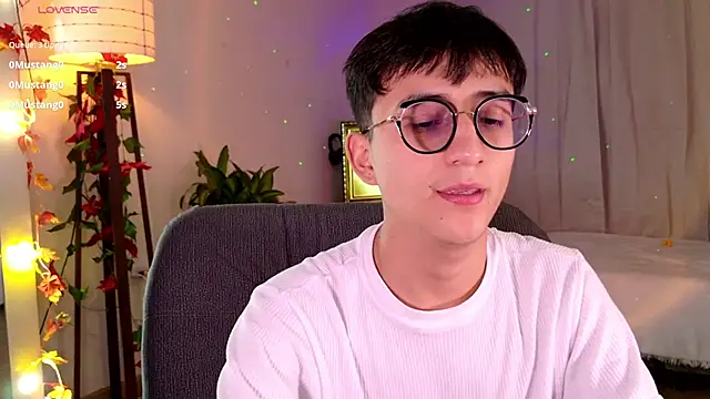 Snapshot of Mr_evan1 chatting on 03-15-25, 08:32 Mr evan1 online show from 03-15-25, 08:32