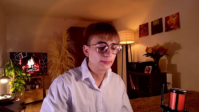 Snapshot of Mr_evan1 chatting on 09-12-25, 12:49 Mr evan1 online show from 09-12-25, 12:49