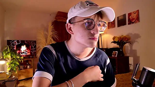 Snapshot of Mr_evan1 chatting on 09-13-25, 04:07 Mr evan1 online show from 09-13-25, 04:07