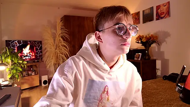 Snapshot of Mr_evan1 chatting on 09-16-25, 04:19 Mr evan1 online show from 09-16-25, 04:19