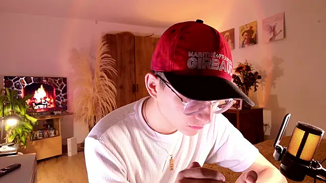 Snapshot of Mr_evan1 chatting on 09-29-25, 04:34 Mr evan1 online show from 09-29-25, 04:34