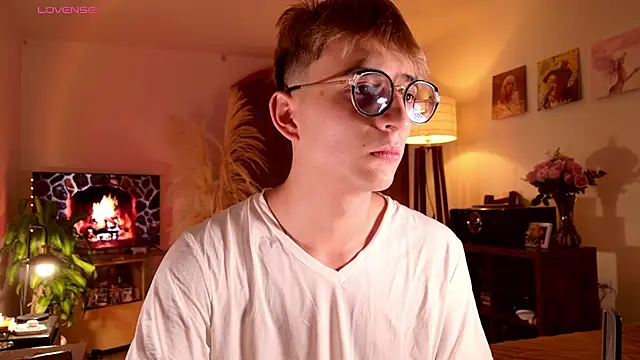 Snapshot of Mr_evan1 chatting on 10-03-25, 03:20 Mr evan1 online show from 10-03-25, 03:20