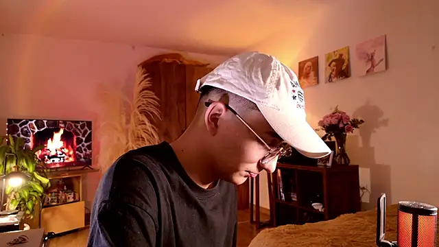 Snapshot of Mr_evan1 chatting on 10-04-25, 01:31 Mr evan1 online show from 10-04-25, 01:31