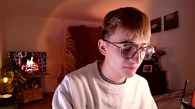 Snapshot of Mr_evan1 chatting on 10-13-25, 04:07 Mr evan1 online show from 10-13-25, 04:07