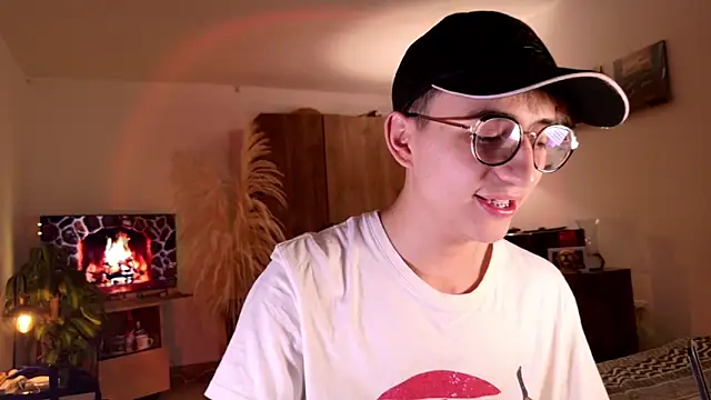 Snapshot of Mr_evan1 chatting on 10-22-25, 03:01 Mr evan1 online show from 10-22-25, 03:01