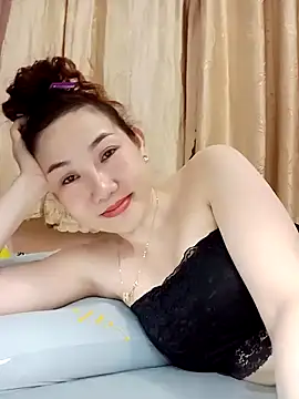 Snapshot of Ana_love2000 chatting on 02-15-25, 05:28 Ana love2000 online show from 02-15-25, 05:28