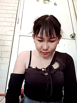 Snapshot of Ana_love2000 chatting on 02-19-25, 08:33 Ana love2000 online show from 02-19-25, 08:33