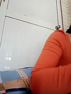 Snapshot of Ana_love2000 chatting on 02-28-25, 02:31 Ana love2000 online show from 02-28-25, 02:31