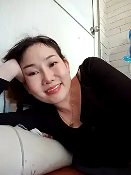 Snapshot of Ana_love2000 chatting on 03-15-25, 08:37 Ana love2000 online show from 03-15-25, 08:37