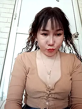 Snapshot of Ana_love2000 chatting on 03-17-25, 02:52 Ana love2000 online show from 03-17-25, 02:52