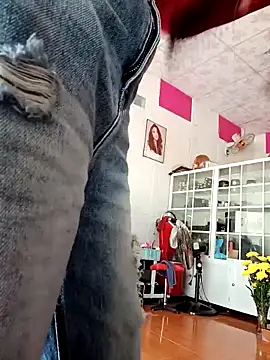 Snapshot of Ana_love2000 chatting on 03-23-25, 01:53 Ana love2000 online show from 03-23-25, 01:53