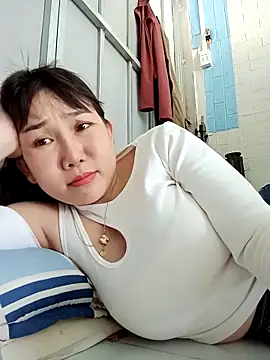 Snapshot of Ana_love2000 chatting on 10-05-25, 03:05 Ana love2000 online show from 10-05-25, 03:05