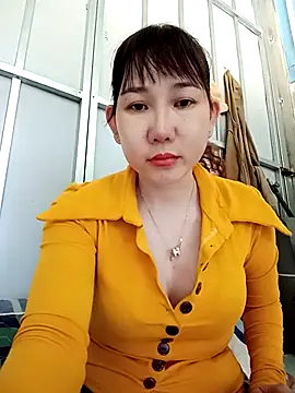 Snapshot of Ana_love2000 chatting on 10-18-25, 02:03 Ana love2000 online show from 10-18-25, 02:03