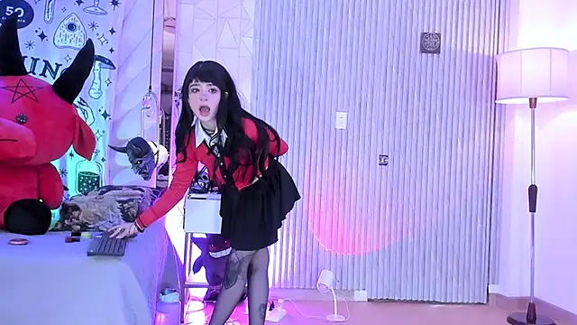 zephirahabney online show from 10-18-25, 01:56