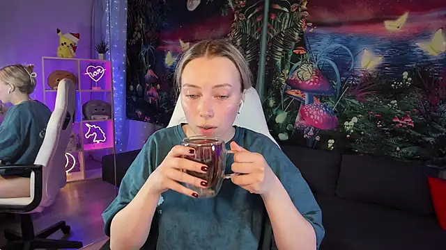 Snapshot of TiffanyBatson chatting on 01-31-25, 10:20 TiffanyBatson online show from 01-31-25, 10:20