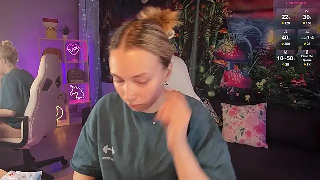 Snapshot of TiffanyBatson chatting on 02-05-25, 04:37 TiffanyBatson online show from 02-05-25, 04:37