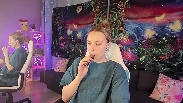 Snapshot of TiffanyBatson chatting on 02-06-25, 03:59 TiffanyBatson online show from 02-06-25, 03:59