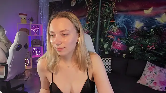 Snapshot of TiffanyBatson chatting on 02-06-25, 07:35 TiffanyBatson online show from 02-06-25, 07:35