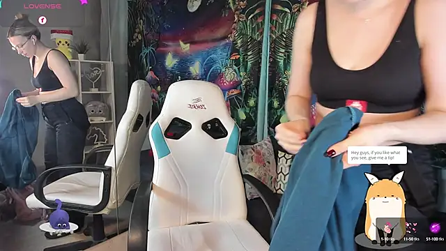 Snapshot of TiffanyBatson chatting on 02-12-25, 02:32 TiffanyBatson online show from 02-12-25, 02:32