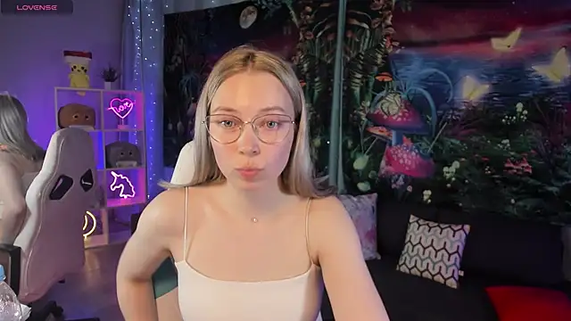 Snapshot of TiffanyBatson chatting on 03-04-25, 07:30 TiffanyBatson online show from 03-04-25, 07:30