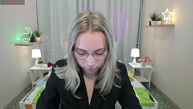 Snapshot of TiffanyBatson chatting on 03-06-25, 04:08 TiffanyBatson online show from 03-06-25, 04:08