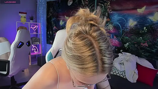 Snapshot of TiffanyBatson chatting on 03-12-25, 07:24 TiffanyBatson online show from 03-12-25, 07:24